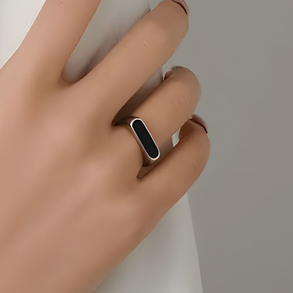 ONYX BAR RING