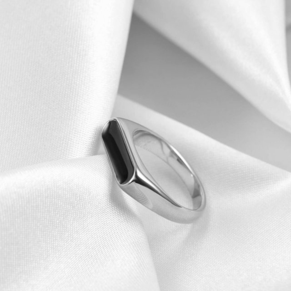 ONYX BAR RING