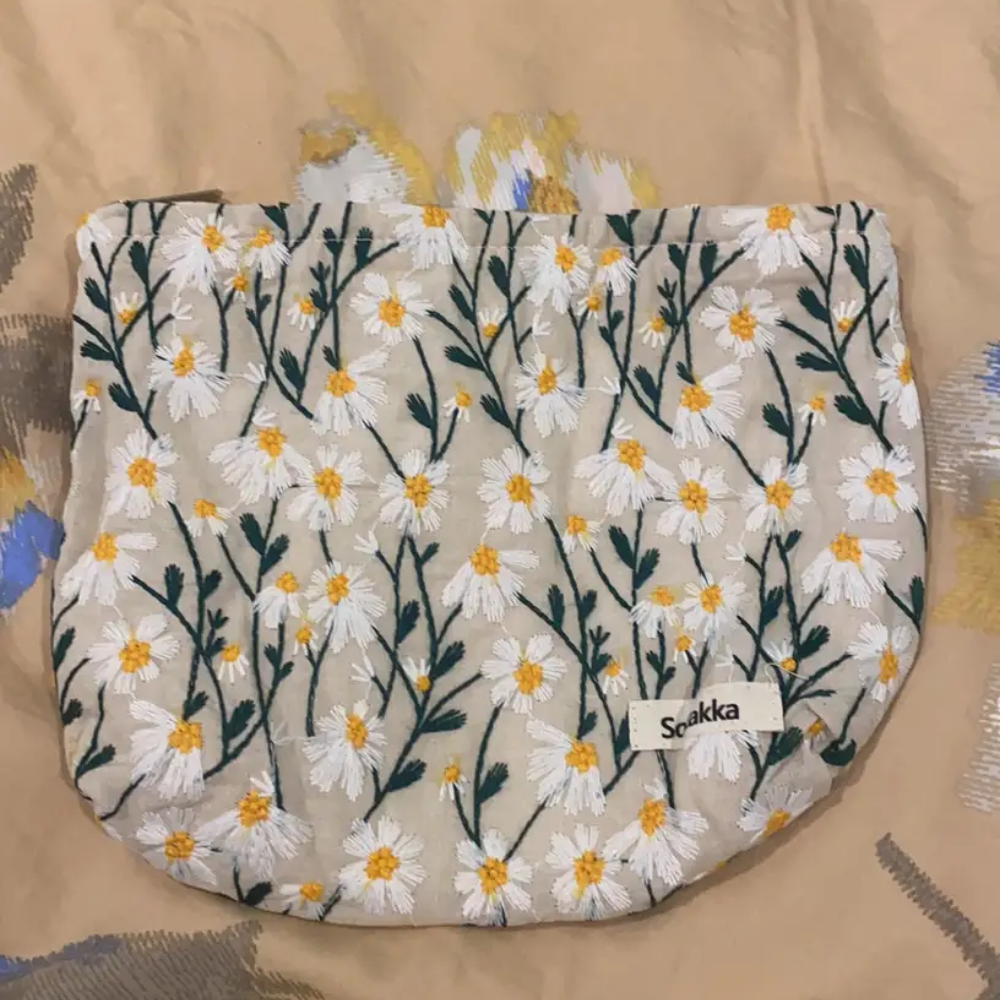 EMBROIDERED FLOWERS MAKEUP BAG