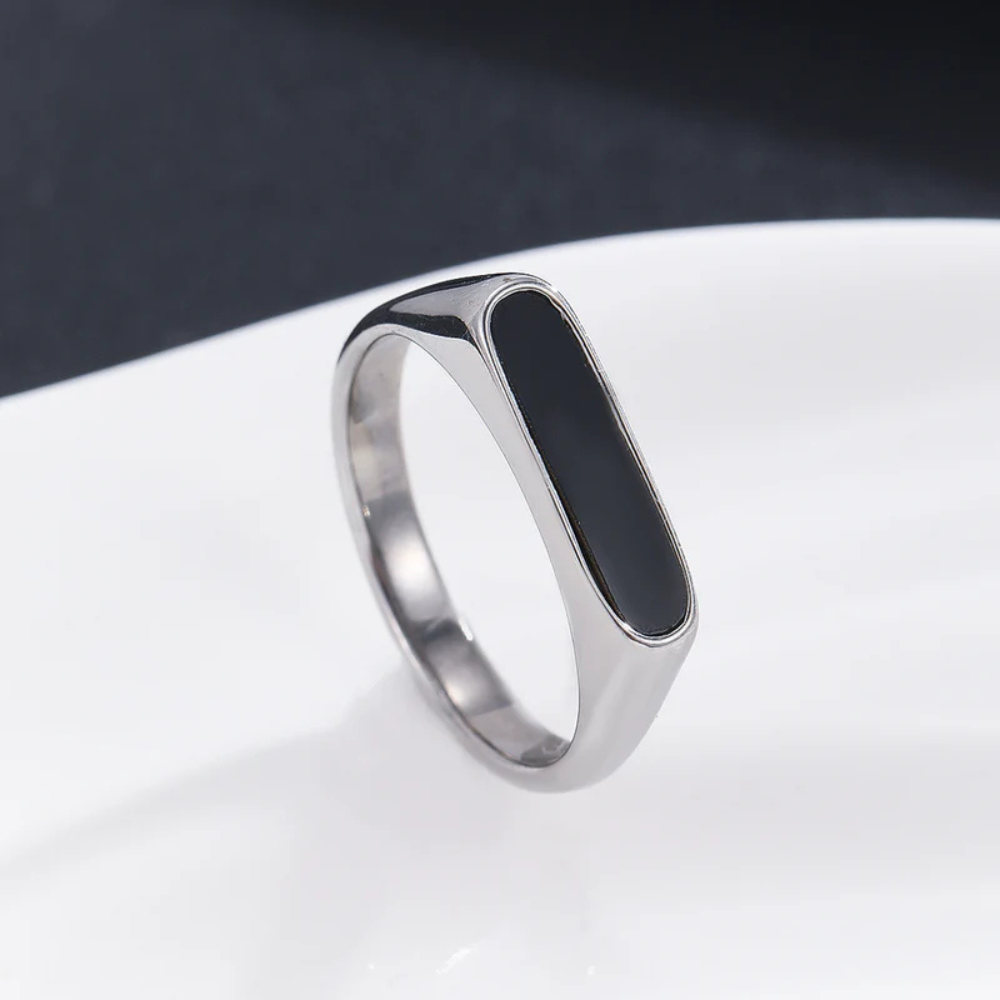 ONYX BAR RING
