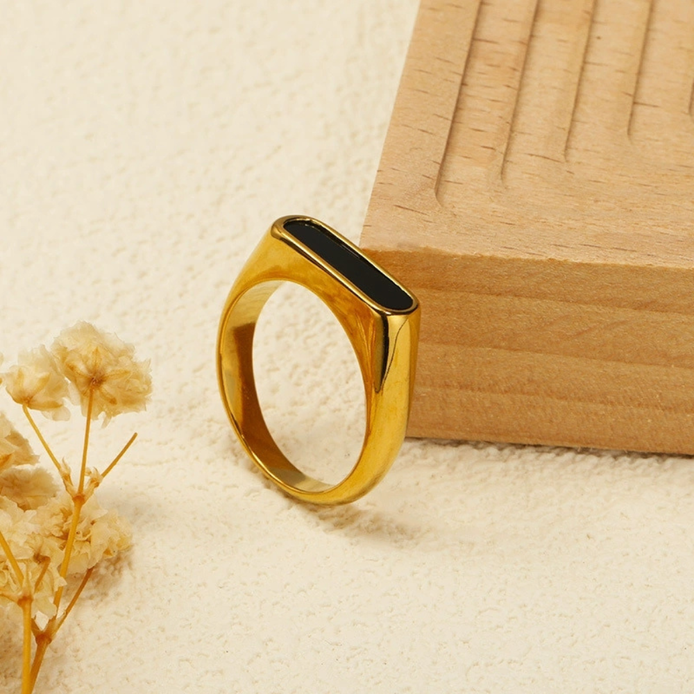 ONYX BAR RING