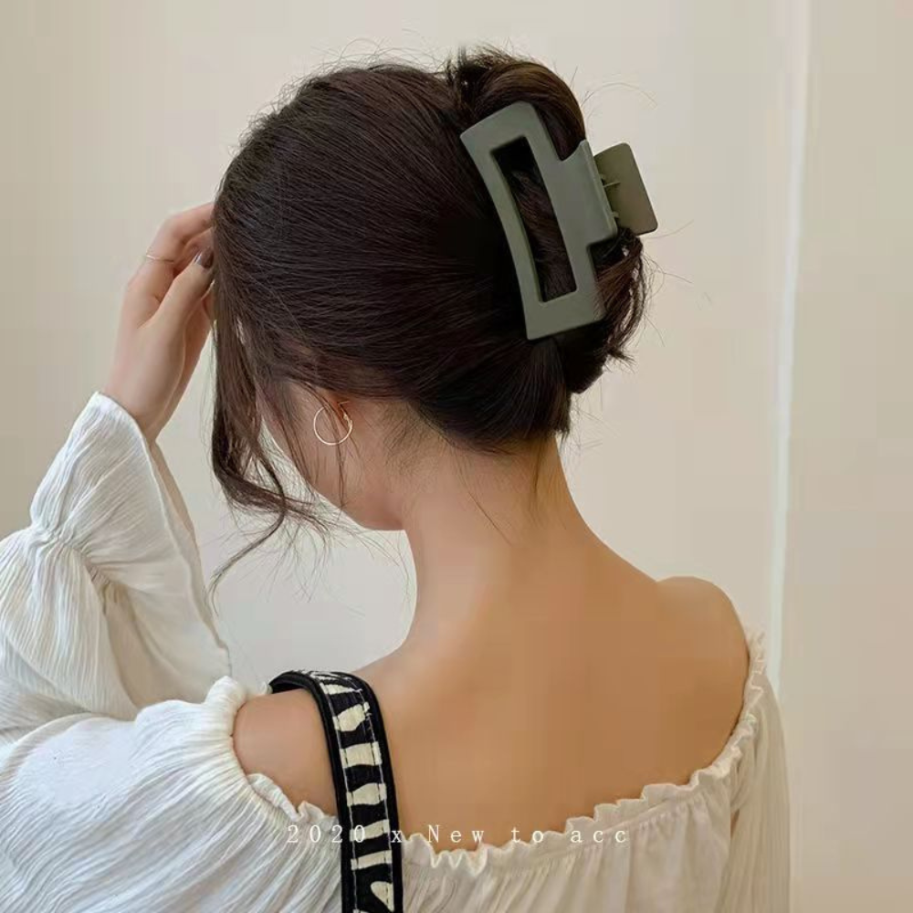 FRENCH HAIR CLIP