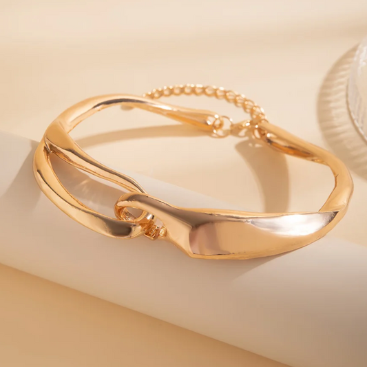 FLUID CHARM NECKLACE