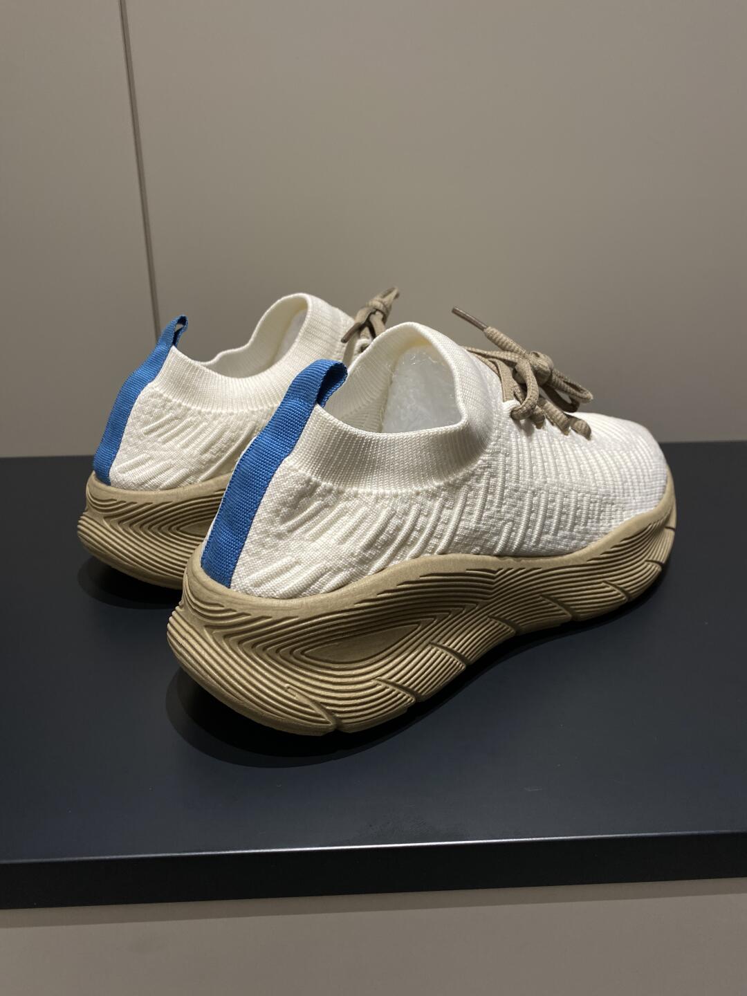 Woven Boost Runner
